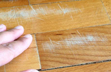 Como eliminar riscos em soalhos, cadeiras e mesas de madeira? - Solução Ideal Como eliminar riscos em soalhos, cadeiras e mesas de madeira?