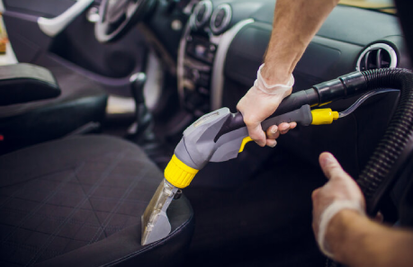 Como tirar nódoas dos estofos do seu carro?